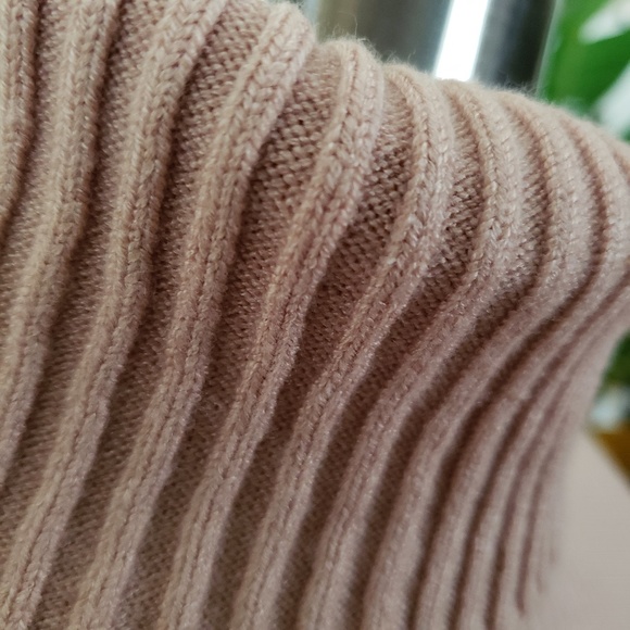 High Shoulder Turtleneck Size Small NEW! - Picture 2 of 13